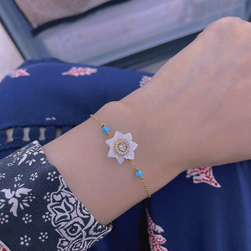 

Women's wholesale bracelet factory sells 100% hand-made exquisite temperament girls wild European and American flower bracelets