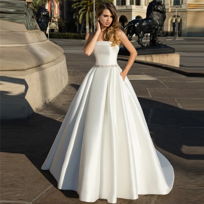 

Платье Свадебное ТРАПЕЦИЕВИДНОЕ без бретелек с бантом на спине