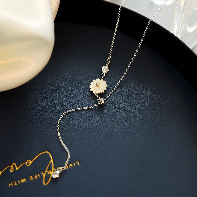 

Pearl Flower Moon Star Necklace Stainless Steel Bear Lady Gift Couple Jewelry Little Daisy Luxury Travel Souvenir Sweater Chain