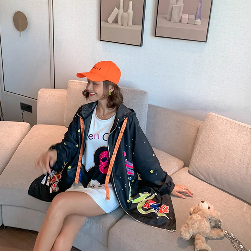 2020 осеннее шикарное пальто с модным мультяшным принтом женские