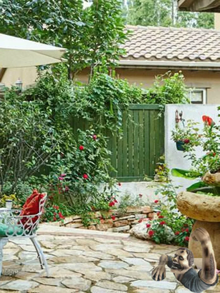 

Halloween Terrorist Figure Art Sculpture Garden Funny Scary Statue Decor Abstract Figurine Resin Craft Courtyard Home Decoration