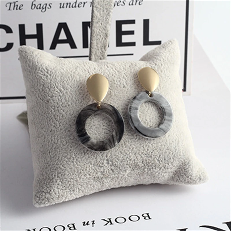 

Винтажные корейские акриловые серьги, металлические маленькие и милые темпераментные ацетатные серьги богини, оптовая продажа