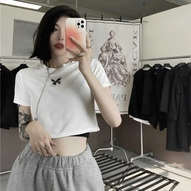 

Design Short-Sleeved T-shirt for Women Summer New Ins Harajuku Style Butterfly Hollow Jeweled Short Top with Chain Fashion