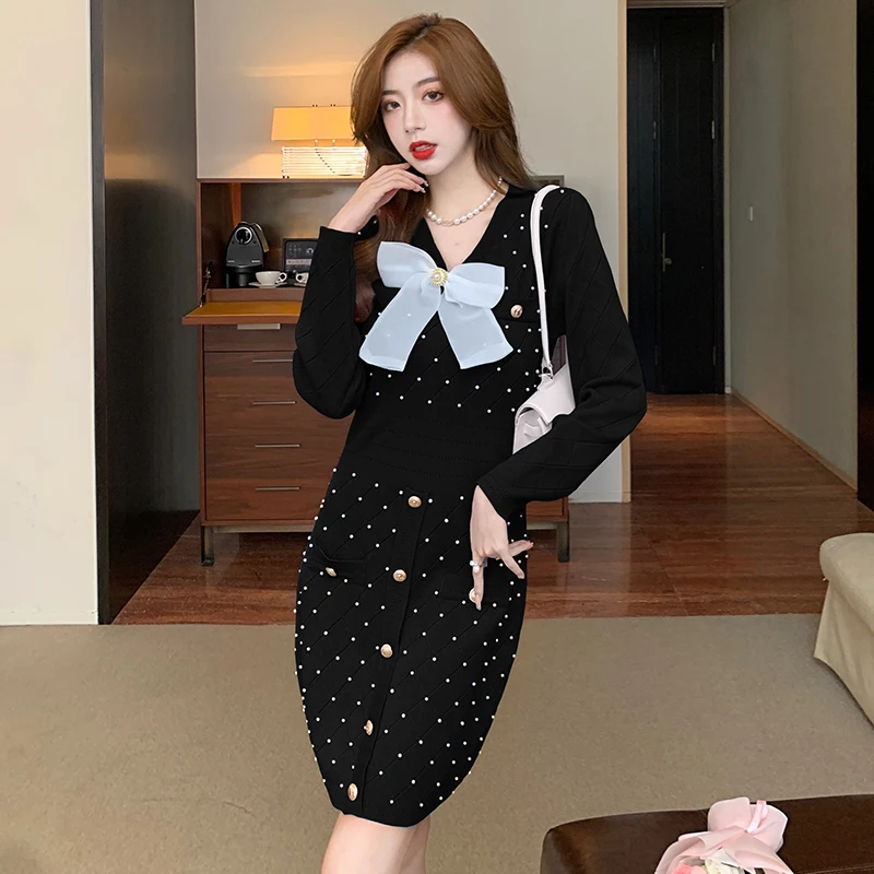 

Платье женское демисезонное с V-образным вырезом и длинным рукавом