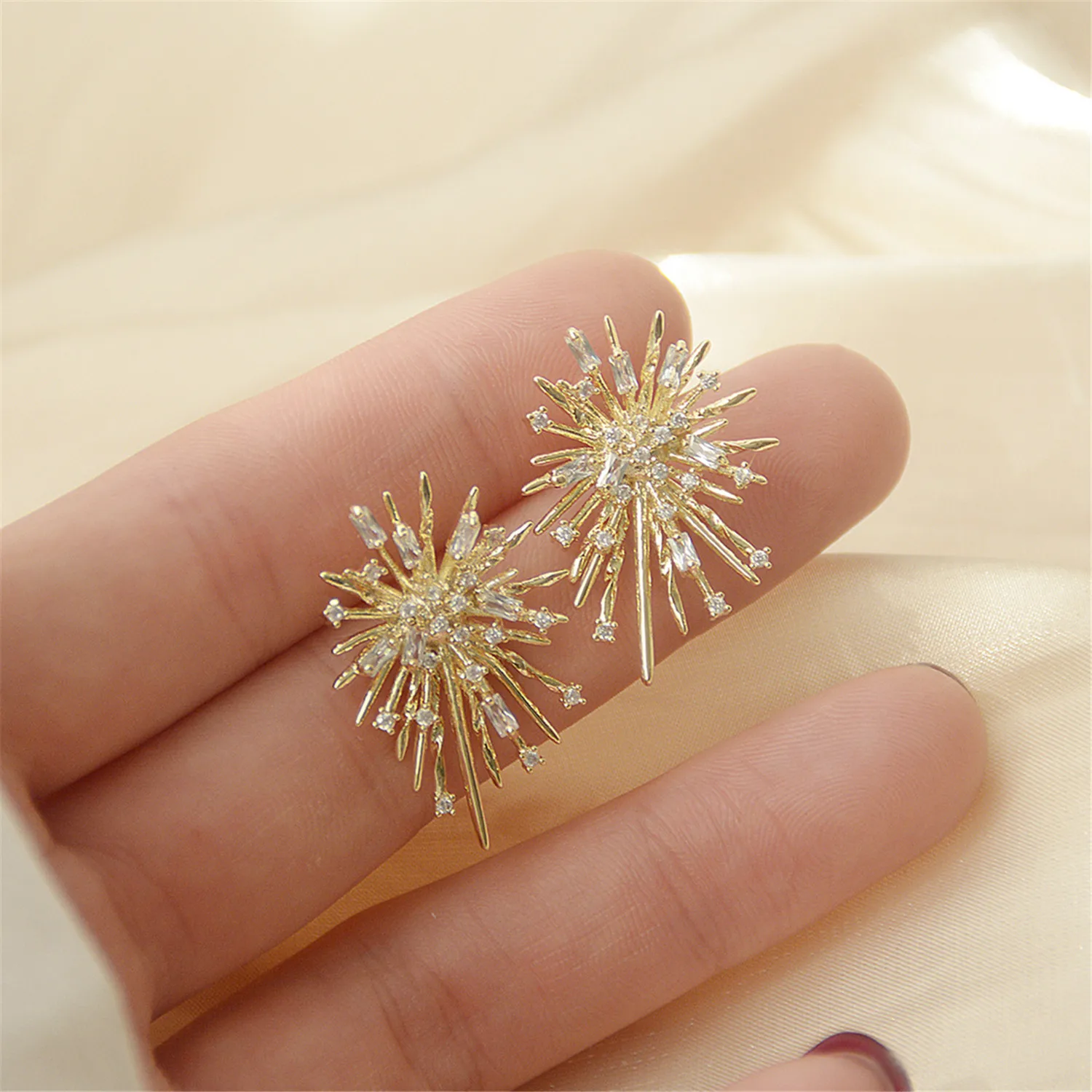 

Light Luxury 14K Real Gold Beautiful Fireworksstud Earrings for Women Cubic Zircon ZC Elegant Earrings