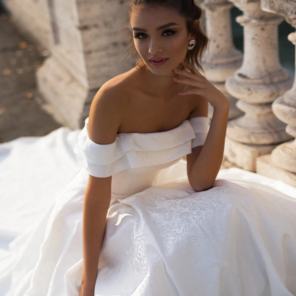 Свадебное платье с короткими рукавами и вырезом лодочкой | Свадьбы торжества