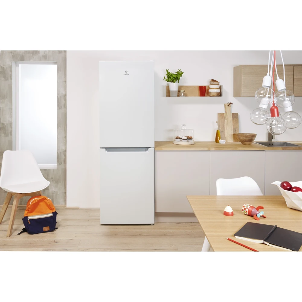 Двухкамерный холодильник Indesit DS 4200 W | Бытовая техника