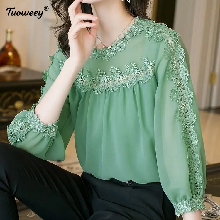 

Fashion Loose Round Neck Temperament Lace Blouse patchwork Applique Stitching Chiffon Shirt Female Pullover Women Spring 2021