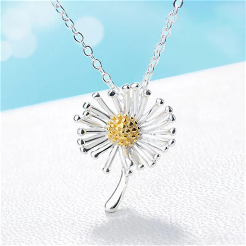 

Женская цепочка с подвеской в виде цветка маргаритки