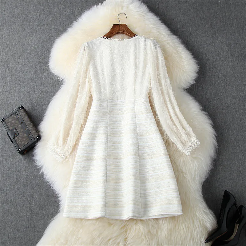 Женское короткое платье новое однотонное твидовое трапециевидной формы с