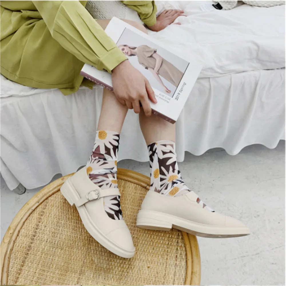 

New Product Explosion Harajuku Ing All-match Daisy Flower Socks Cute Black Net Yarn Printing Pile of Female Socks