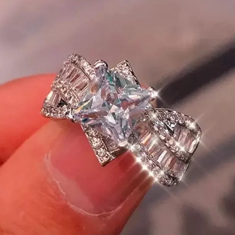 

UILZ Trendy Full Cubic Zirconia Crystal Rings Women for Wedding Anniversary Party Dazzling Elegant Ring Female Jewelry