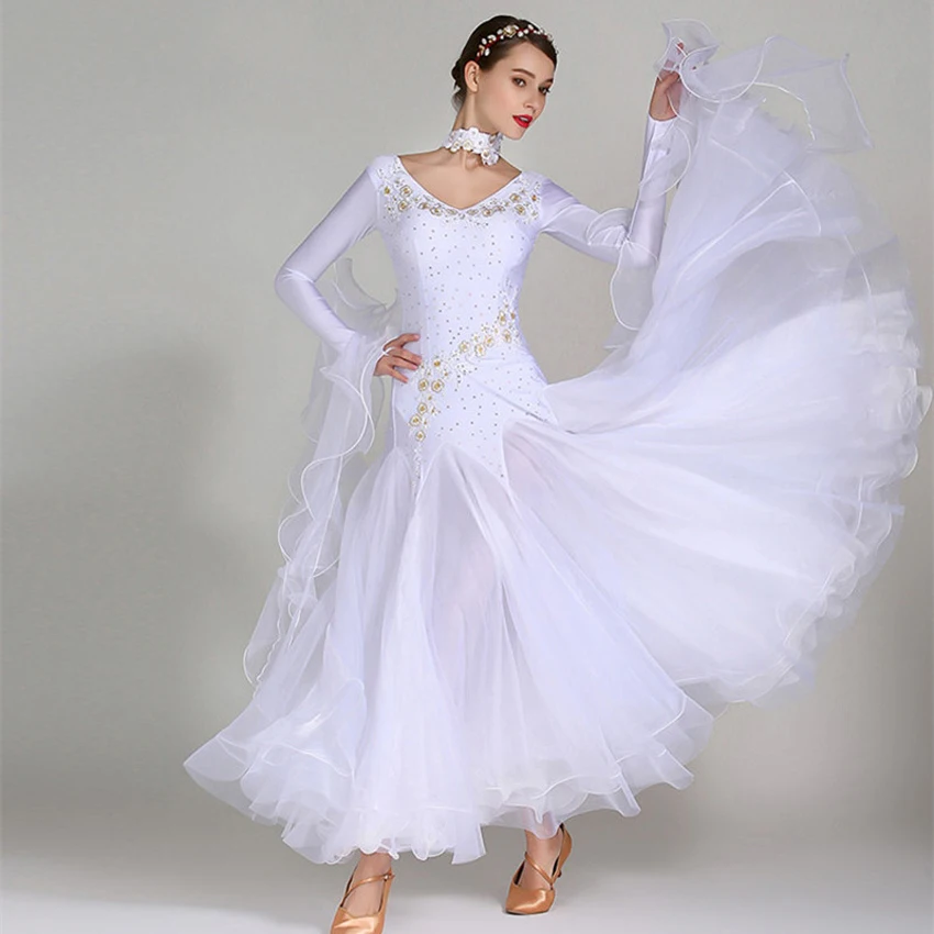 Бальное белое платье для вальса