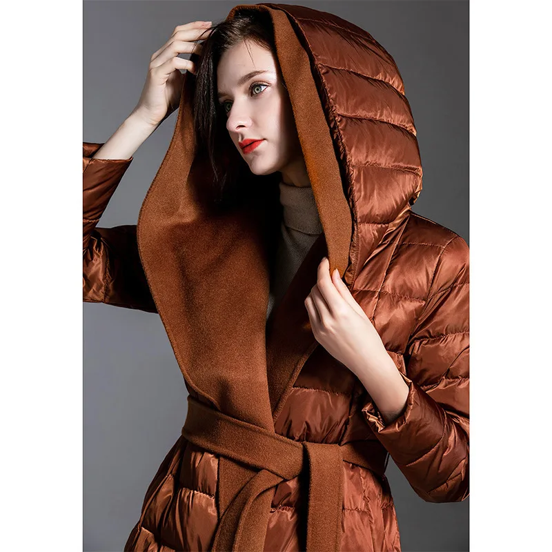 Женский утепленный пуховик на белом утином пуху средней длины до колена с