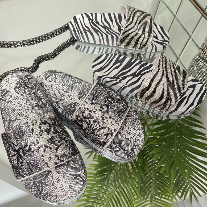 

Summer Luxury Rhinestone Women Slippers Platform Flat Heels Open Toe Thick Sole Zebra Beach Slides Fashion Sandals Ladies Shoes