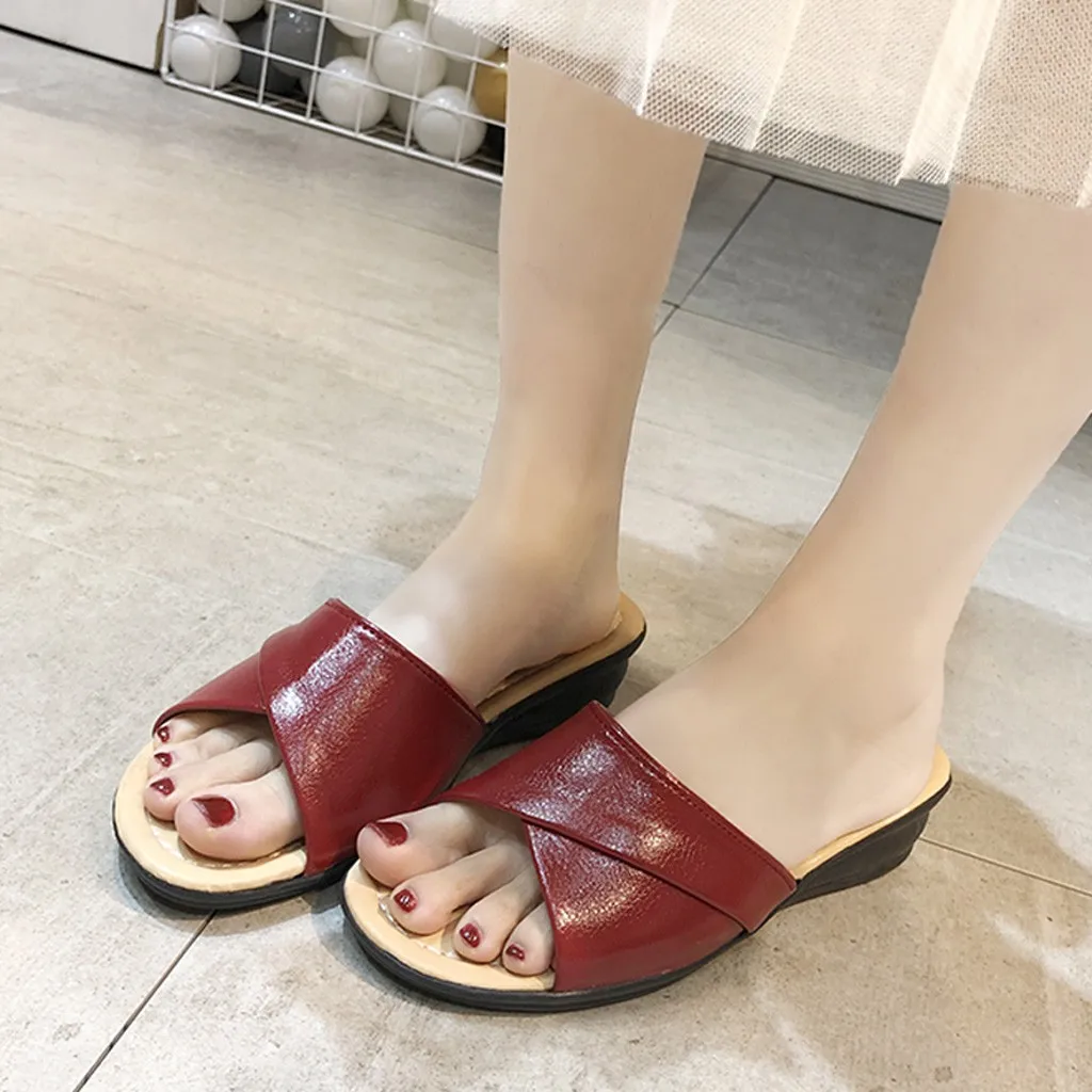 Шлепанцы женские кожаные пляжные сандалии на плоской подошве повседневная обувь