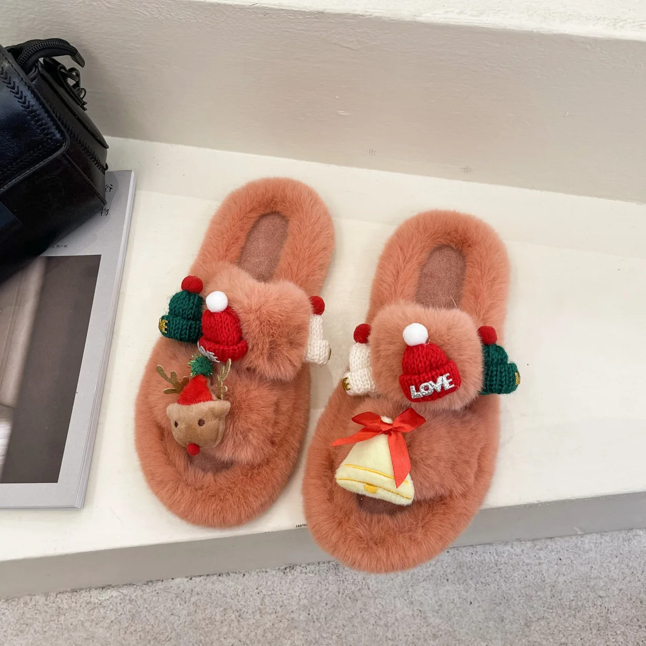 Fall Winter 42 Plus Size Spot Christmas Fur Slippers Female Indoor and Outdoor Flat-bottomed Warm One-word  Slippers Women