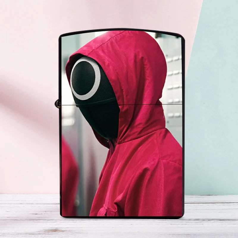 

Зажигалка из игры «кальмар», керосиновая зажигалка с персонализированным рисунком, зажигалка с прототипом кино, креативная ветрозащитная ...