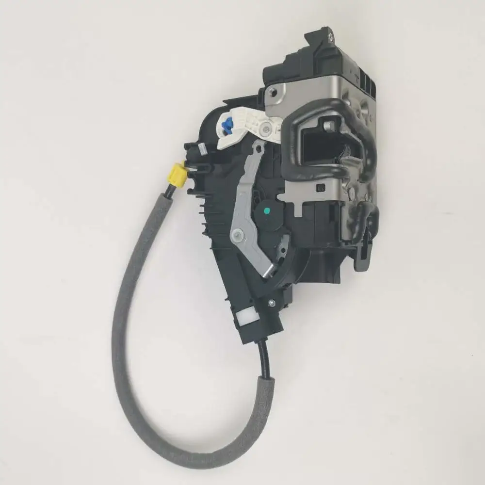 

Door Lock Actuator Front right A0997209600 for Benz W205 C180 C300 GLC300 E450 E350 GLC350 E220