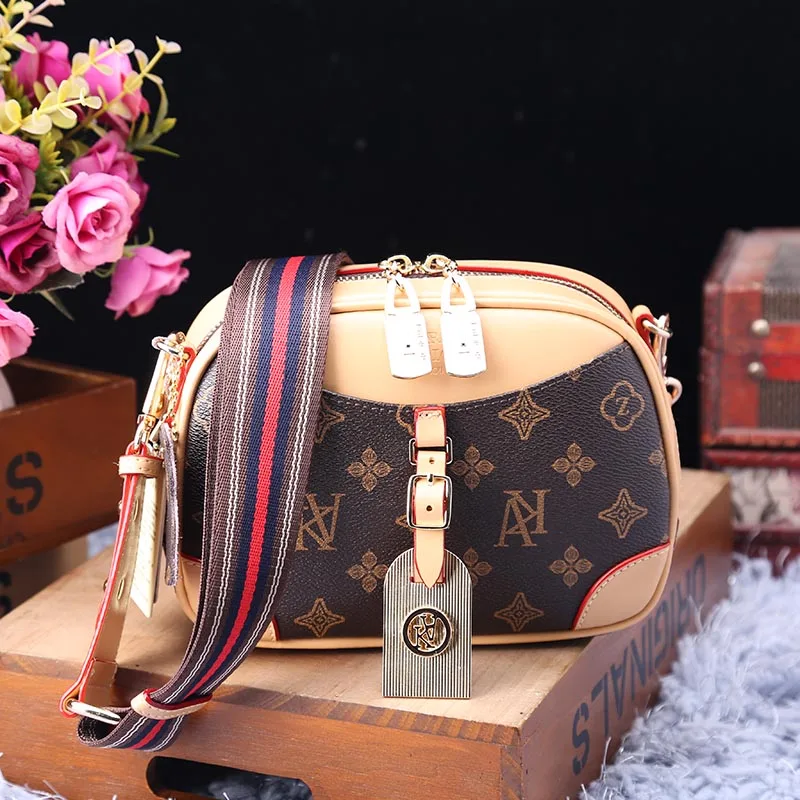 

2021 New Fashion Printed Bag Casual All-match Wide Shoulder Strap Messenger Bags Small Round Bag Luxury Women Purse and Handbags