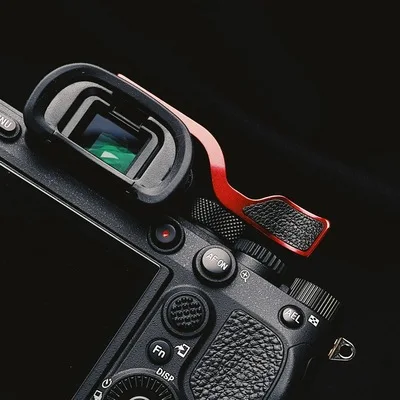 B Металлический Горячий башмак для большого пальца для sony A74 A7R4 A7M4 IV A92 a9II ILCE-7RM4 ручка для камеры с кожаной защитой - Цвет: B