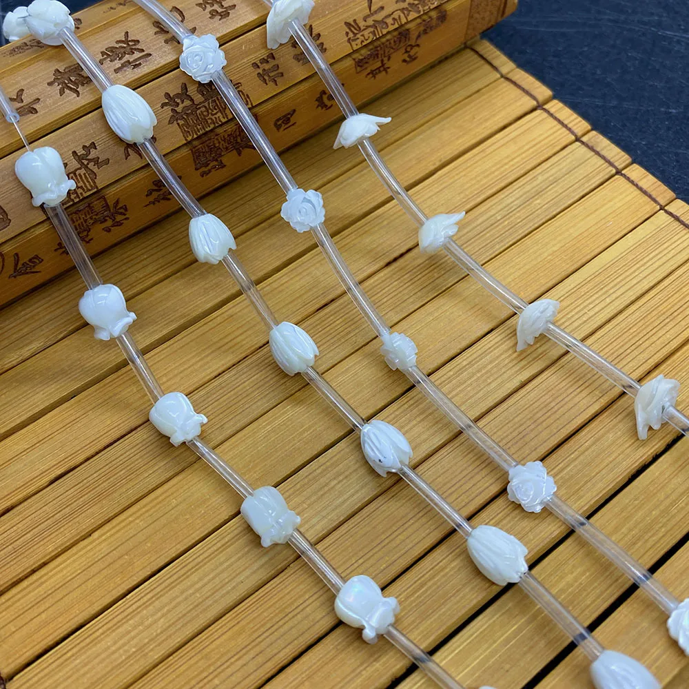 

Natural Freshwater Shell White Flower Shaped Three-dimensional Beads Can DIY Make Charm Necklace Bracelet Accessories Wholesale