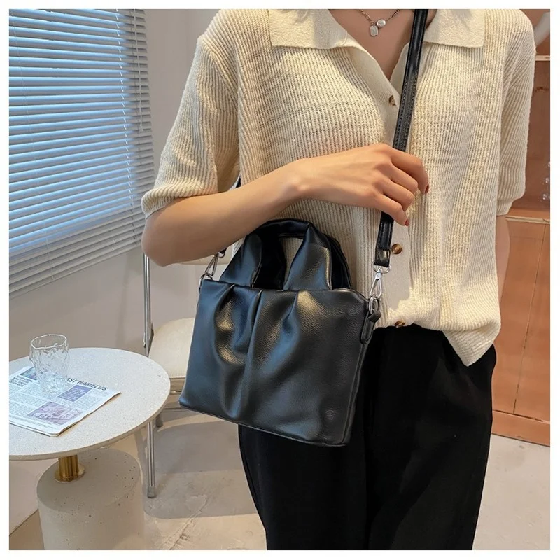

2021 New Trendy Fashion Ladies Western Style Fold Messenger Bag Net Celebrity Niche Shoulder Bag High-end Retro Bag Female Bag