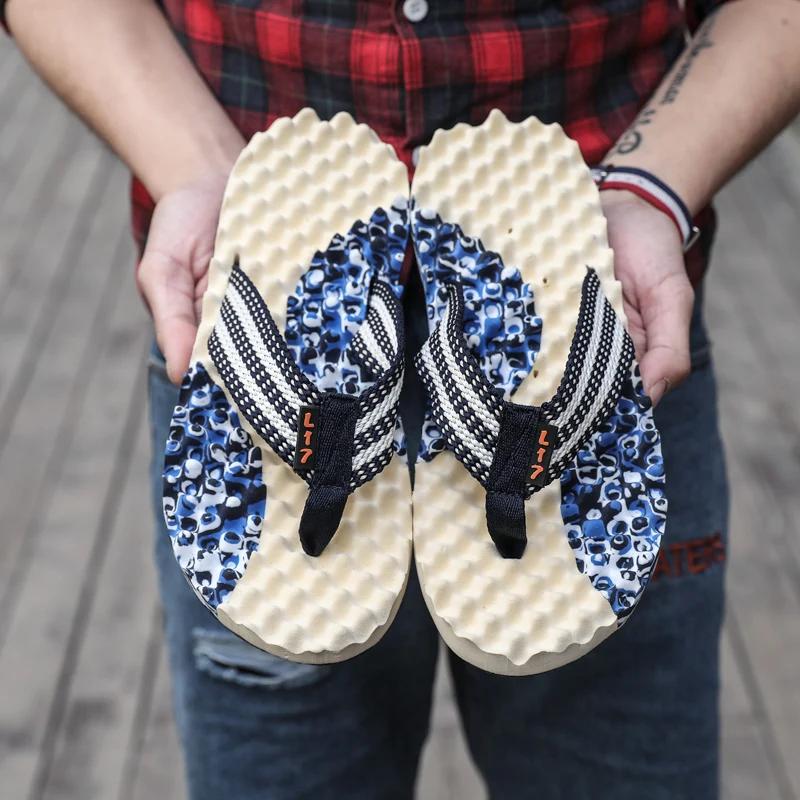 BLUE of style-2 Zapatillas hombre; Новинка года; Вьетнамки; мужские уличные повседневные красивые тапочки; высококачественные мужские банные тапочки на плоской подошве в полоску - Цвет: BLUE of style-2