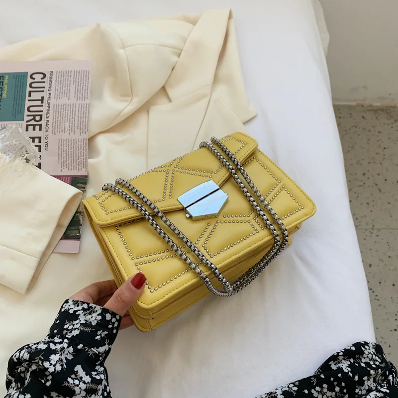 

Дизайнерские сумки через плечо из искусственной кожи на цепочке с заклепками для женщин, кошельки и сумочки, роскошные брендовые сумки-месс...