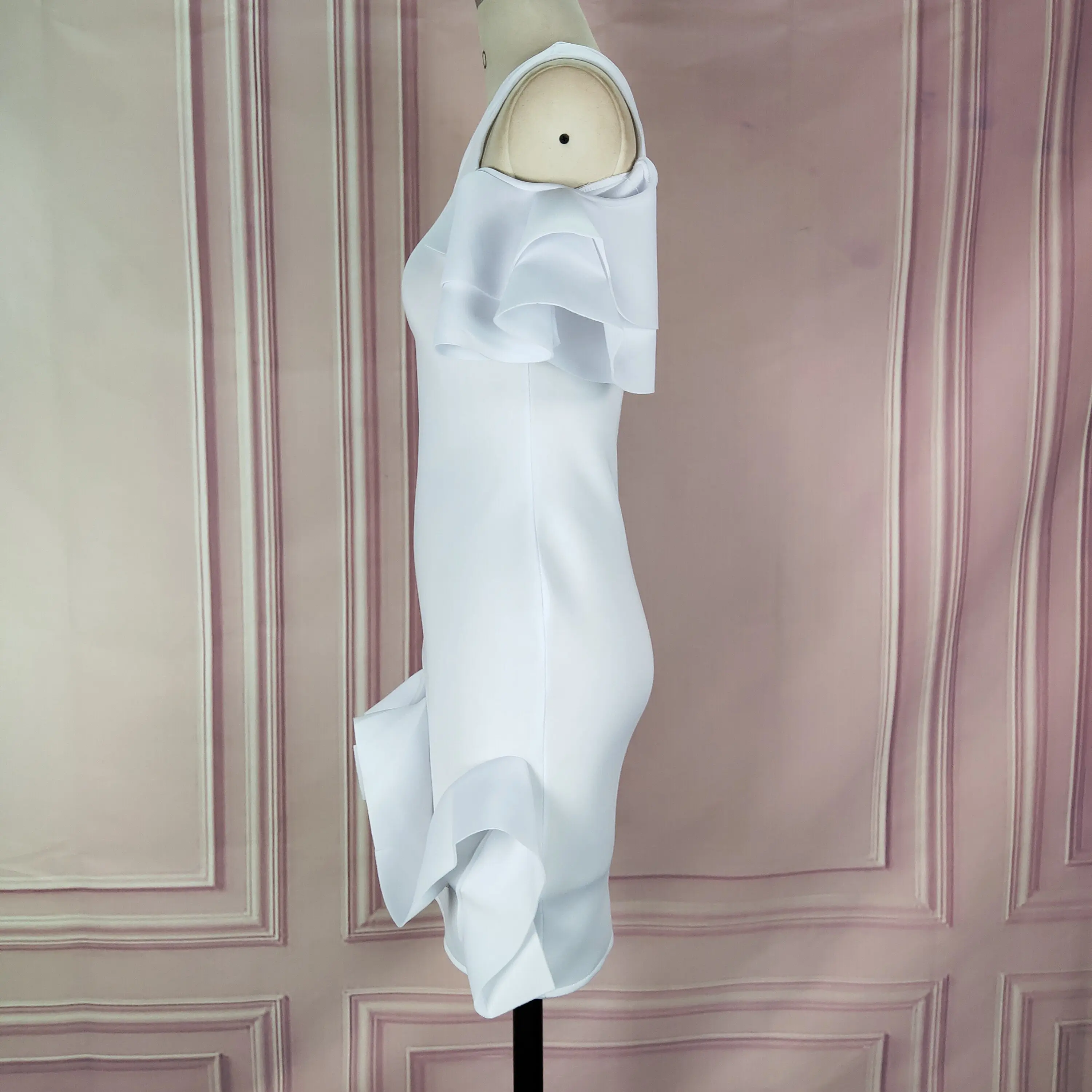 Для женщин белые вечерние платье на одно плечо с оборками обтягивающее узкое