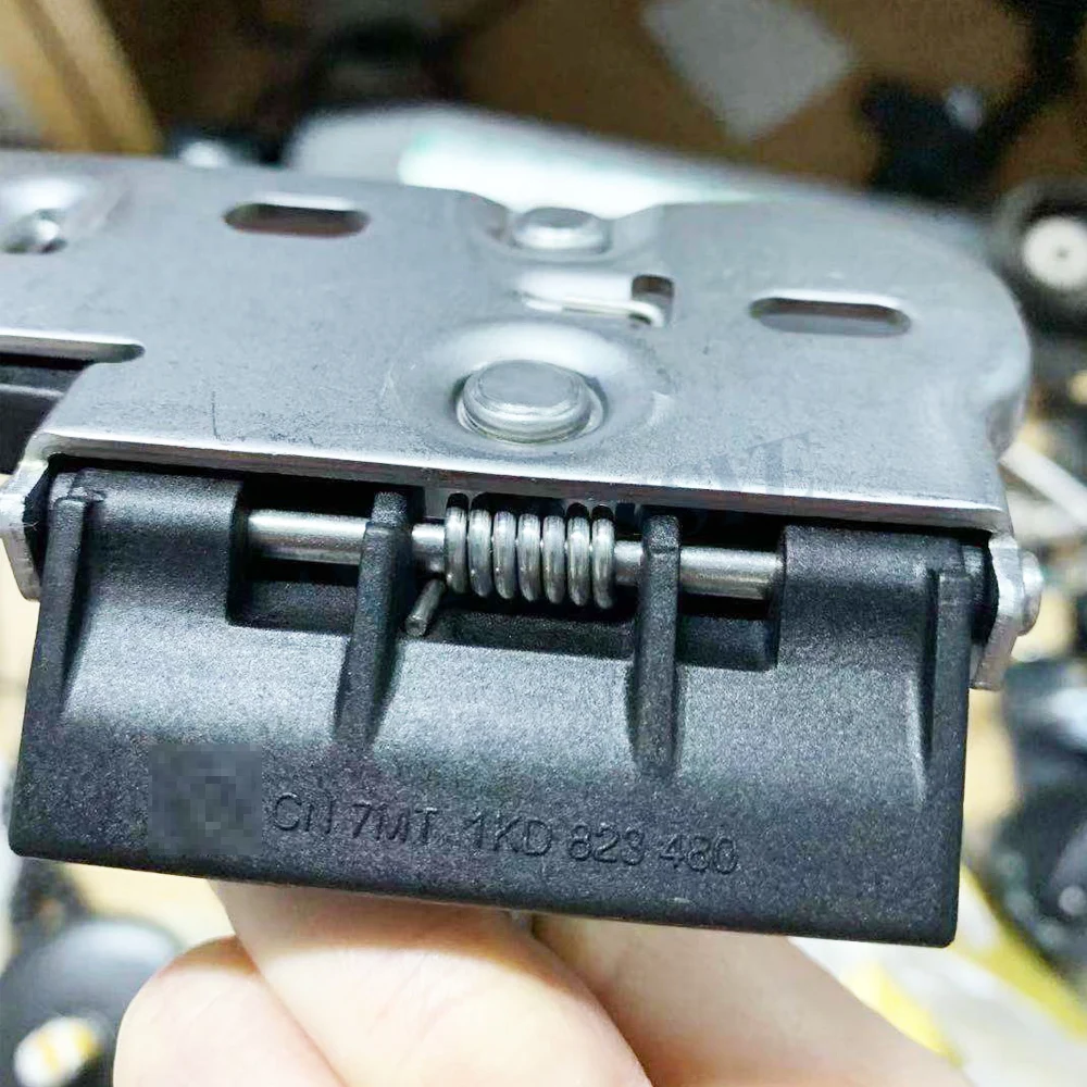 1K0 823 480 1KD823480 1Q0823480 верхняя крышка двигателя открытая защелка для Golf MK5 Tiguan Rabbit| |