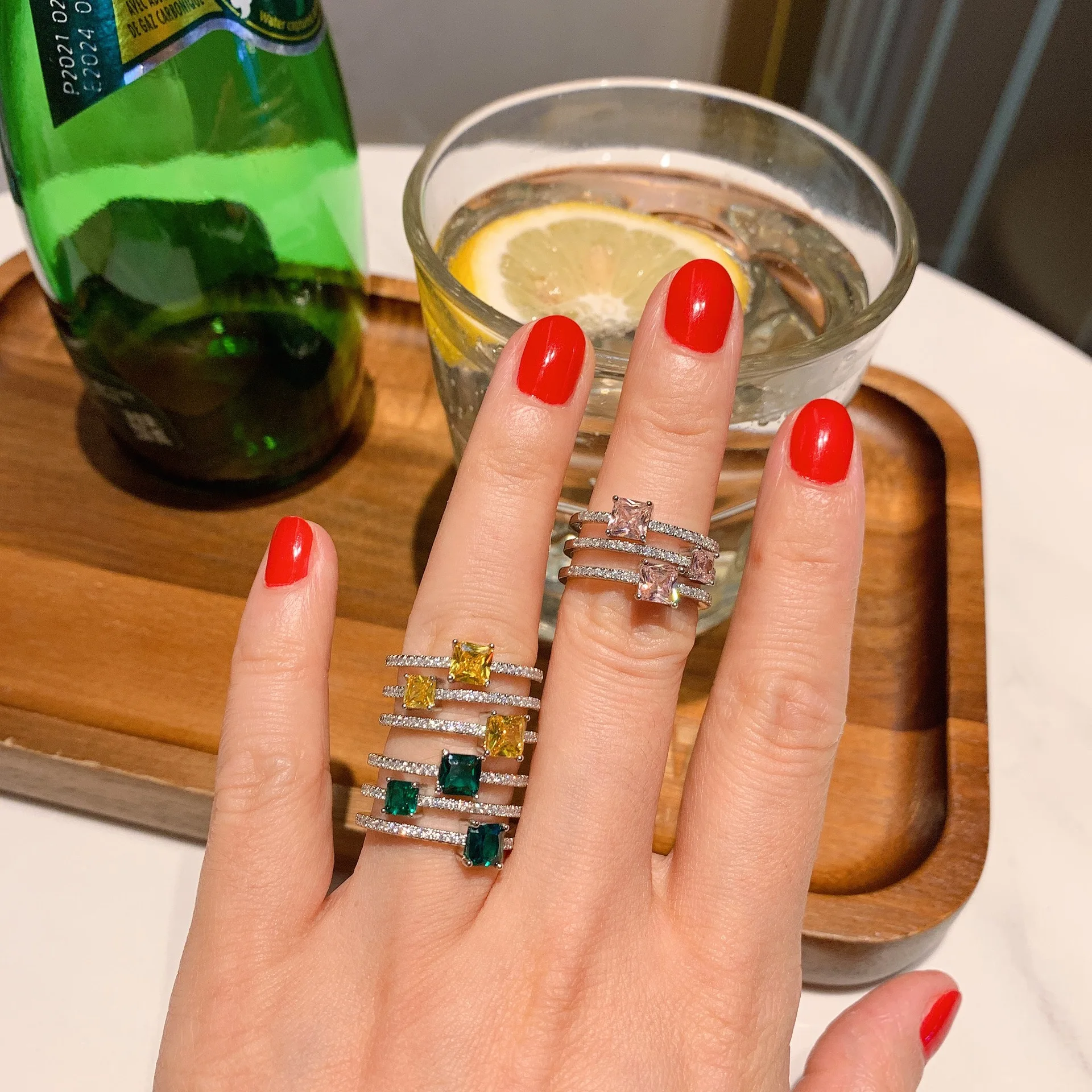 Женское кольцо с изумрудом 5 Х5 мм