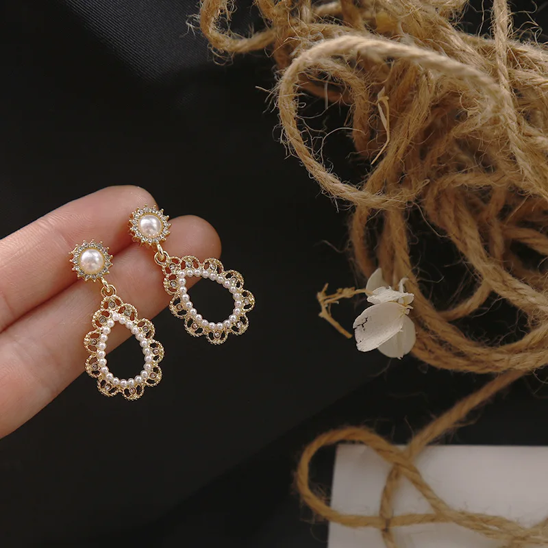 

S925 Silver Needle Retro Earrings French Baroque Pearl Inlaid LaceElegant Classical Earrings Temperament Earrings Women