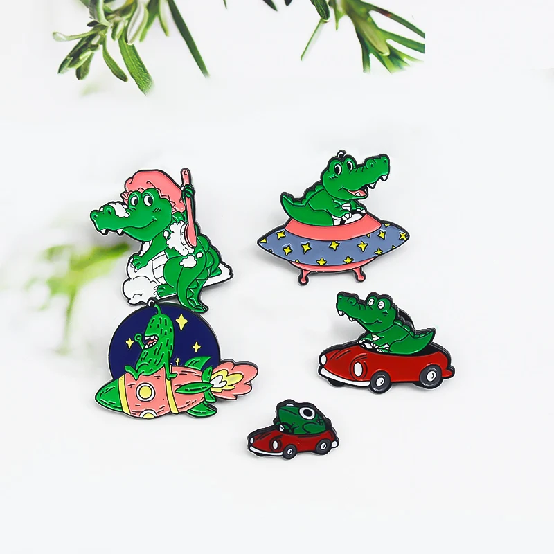 Зеленая лягушка крокодил инопланетянин эмалированная булавка ракета автомобиль