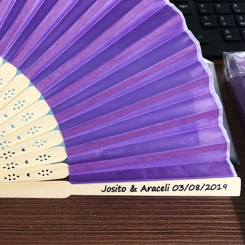 50 шт. индивидуальный складной ручной вентилятор из шелка и бамбука в сложенном