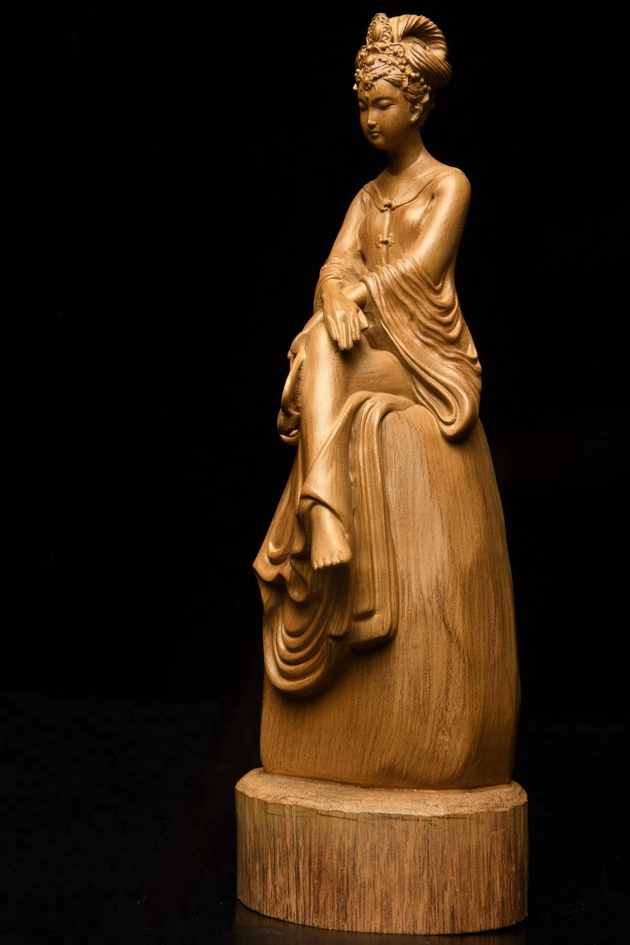 Рисунок 3 - Натуральные украшения из корня агилового дерева