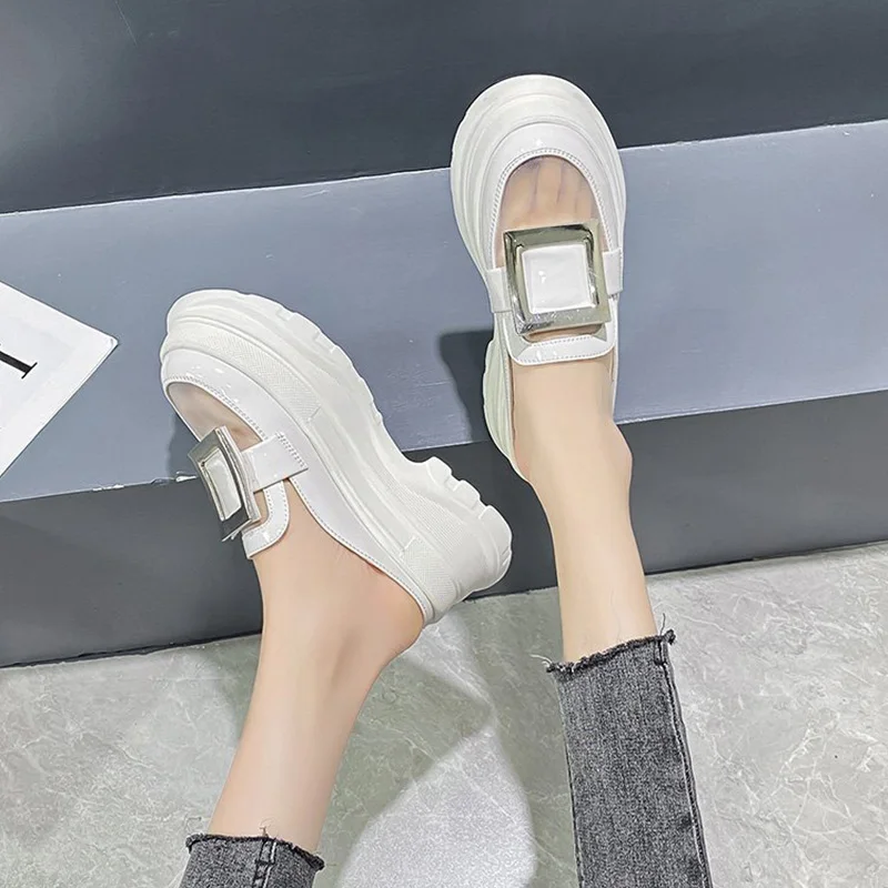 

Cover Toe Shoes Woman 2021 Loafers Slippers Flat Pantofle Luxury Slides Platform Med New Designer Fretwork Rubber PU Fabric