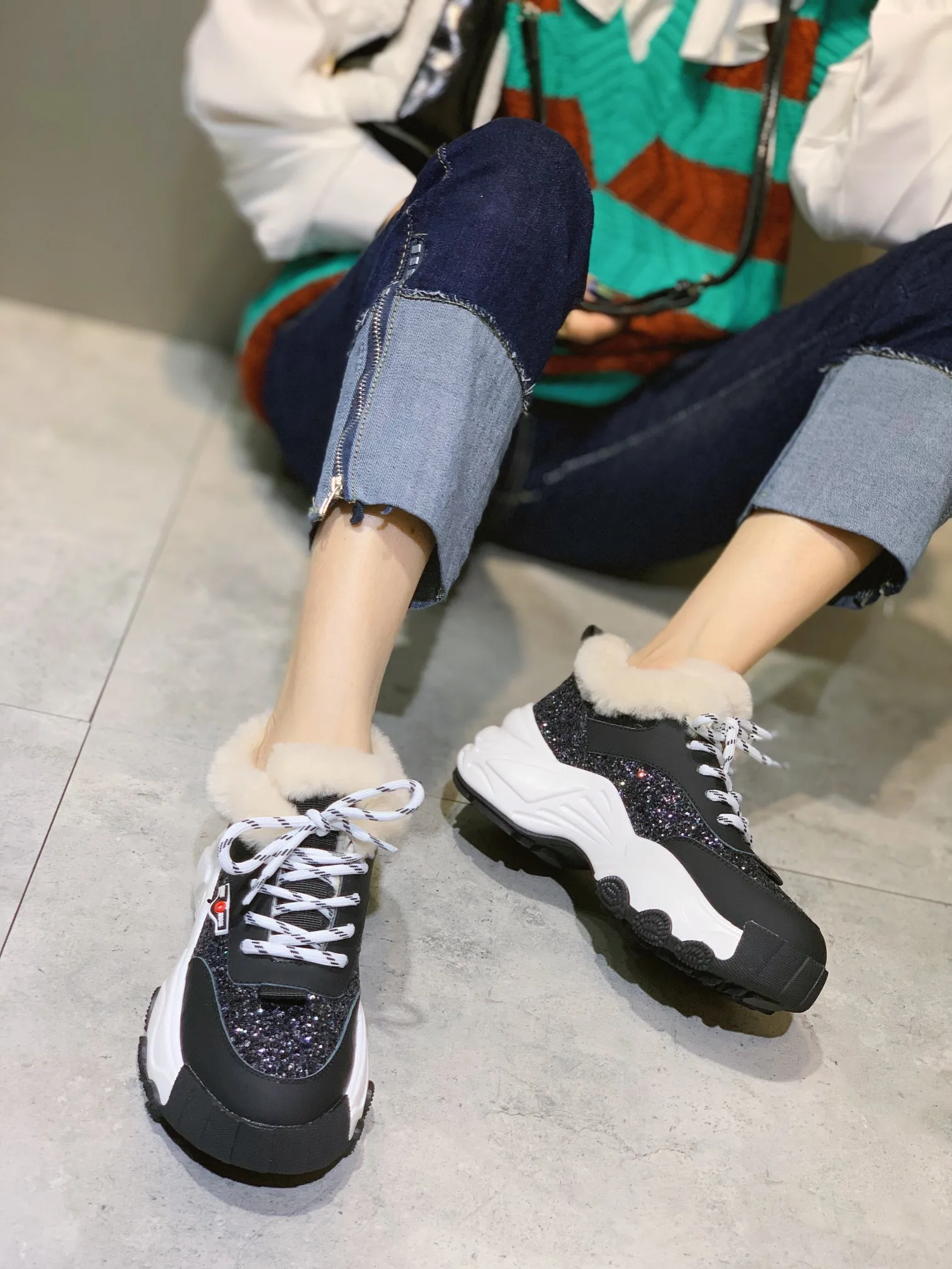 

Winter New Velvet Warm Sports Shoes Women's Fashion Genuine Leather Wool Increased Lace Up Casual Sneakers Zapatos Para Mujer