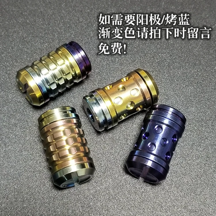 Подвеска Три в одном из титанового сплава с большим ножом и фонариком |