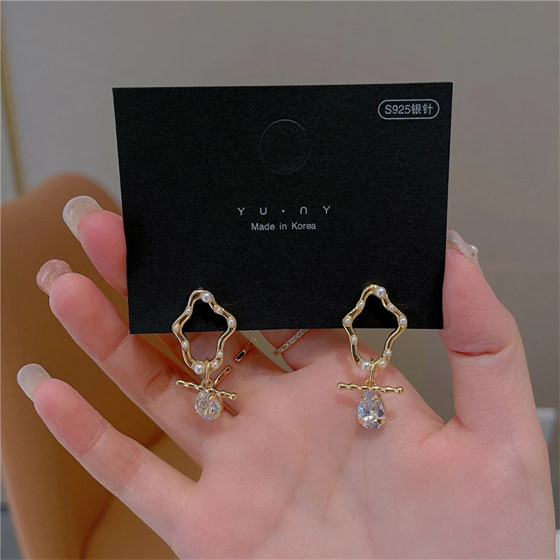 

Korean version of irregular geometric zircon women earrings Trendy personality temperament women's earrings Jewelry wholesale