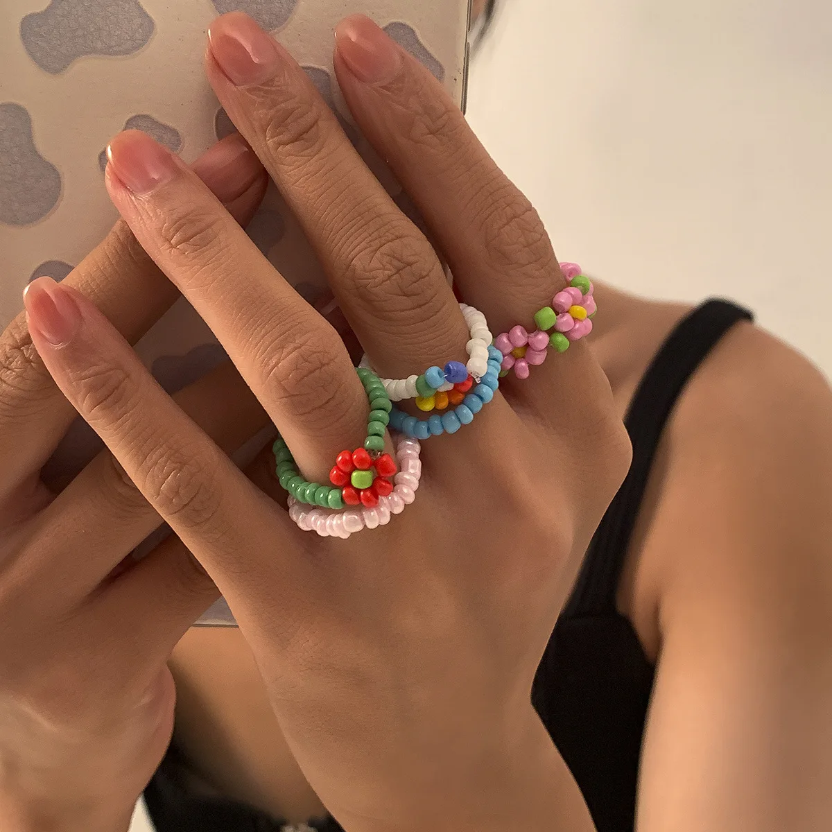 

European and American vintage jewelry with color rice bead flower ring small fresh and contrast color woven daisy ring for women