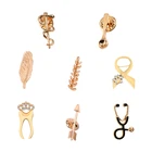 Брошь женская, эмалированная, в форме ложки, стетоскопа, медицинского стетоскопа, с кристаллами, палка для ловли змей