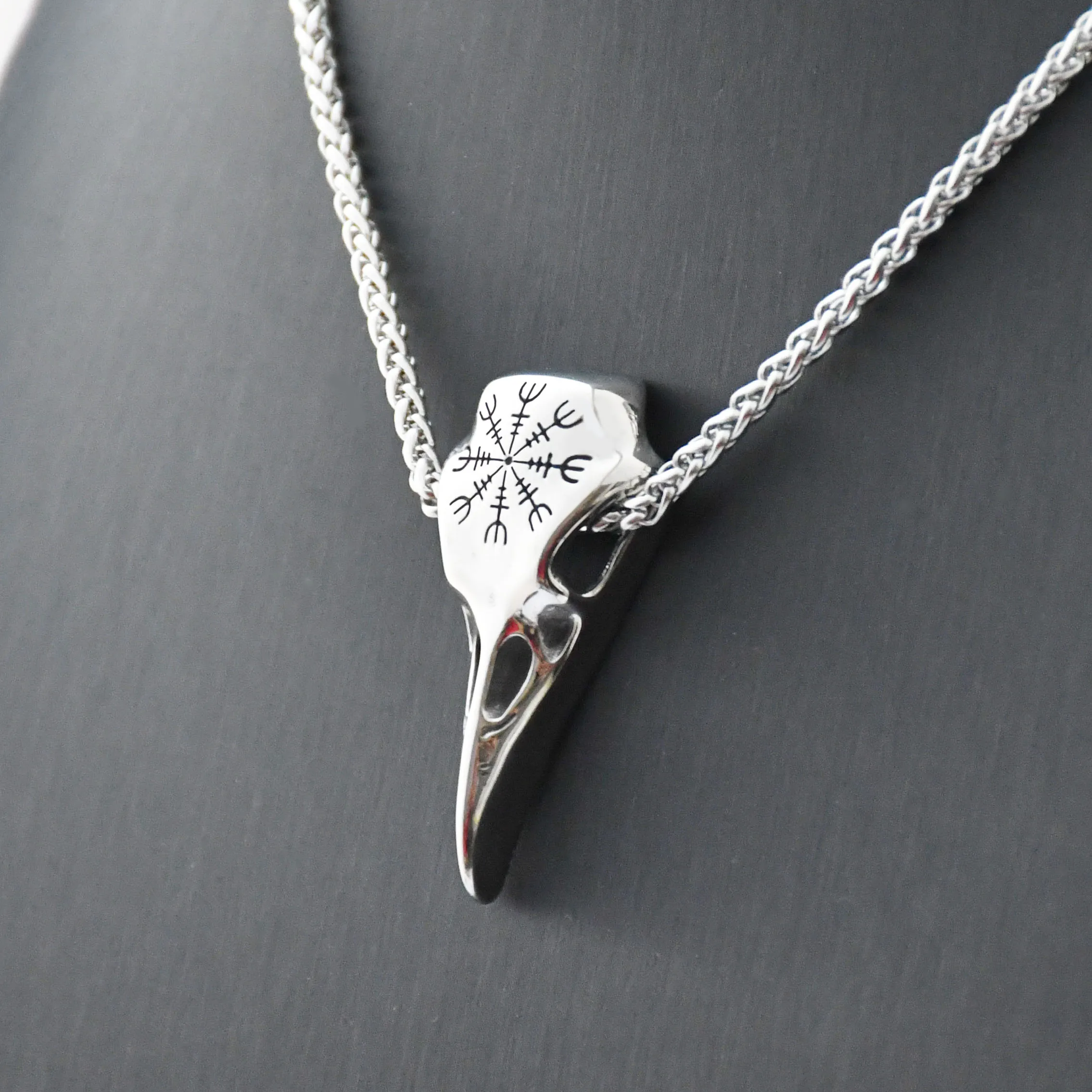 

Viking Raven Pendant Necklace Stainless Steel Crow skull Pendant Odin Rune Amulet Men's Necklace Viking Jewelry