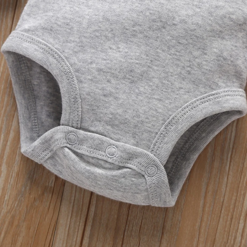 Комплект для малышей из трех предметов верхняя одежда-комбинезон брюки