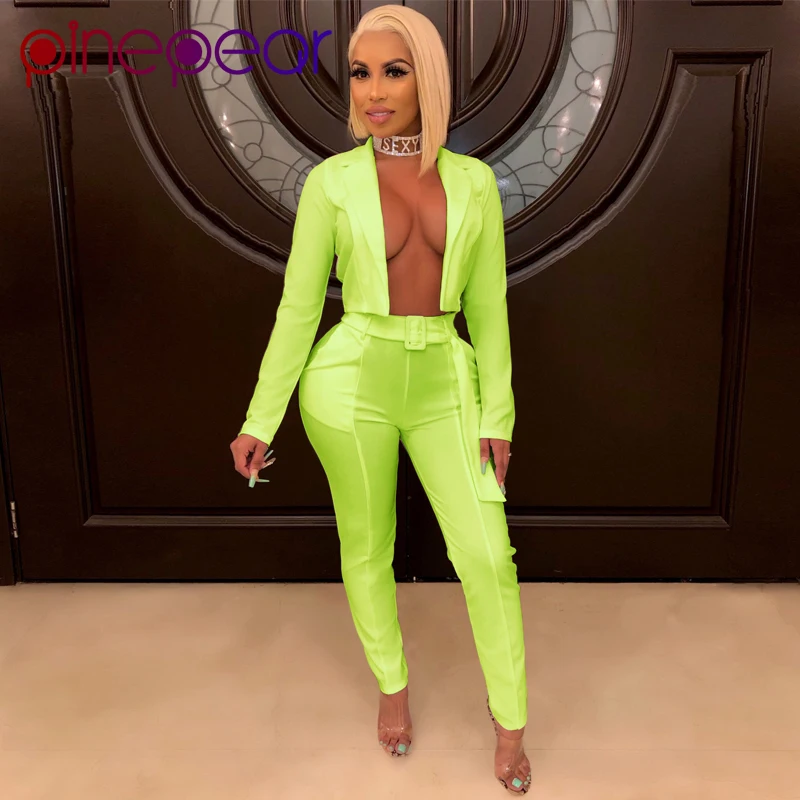 Женский брючный костюм двойка PinePear неоново зеленый короткий пиджак и брюки