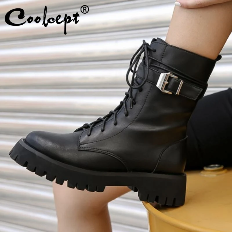 

Женские сапоги Coolcept, до середины икры, с круглым носком, на низком каблуке, с перекрестными ремешками и пряжкой, на молнии, стильные, в стиле п...