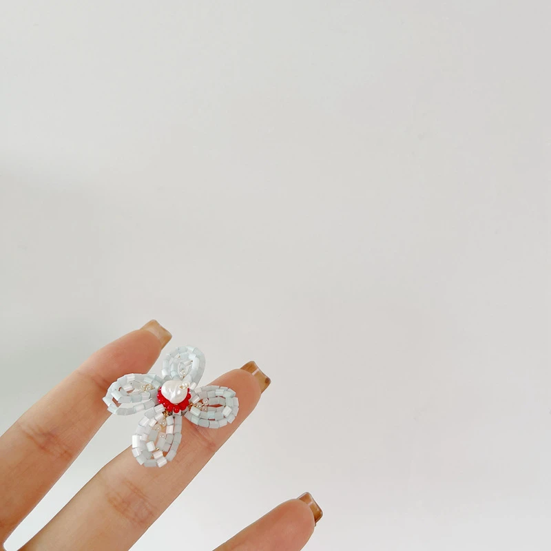 

2021 Korea Trend Sweet and Cute Flower Shape Pearl Acrylic Clip Earrings For Women Girls Travel Dating Jewelry Accessories Gift