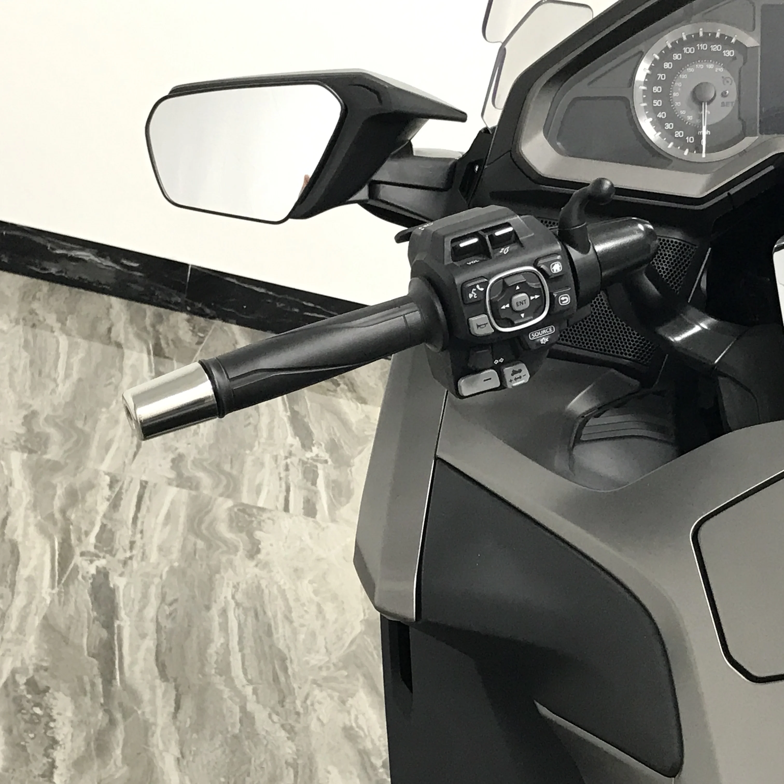 

Rizoma Chrome Handlebar Counterweight For HONDA Series GL1800 GL1800B F6B ST1300 DN01 Motorcycle Handlebar Weights 1989 to 2021