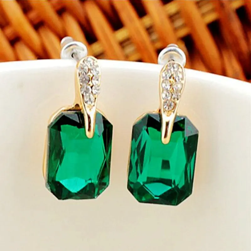 Серьги камешки. Серьги сваровски galet. Топаз серьги 727044. Cubic zirconia серьги гвоздики синие. Валберис серьги с лунным камнем.