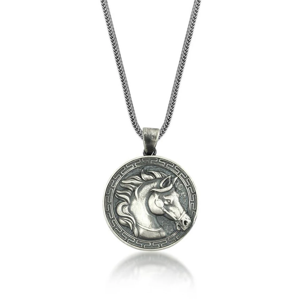 

Greek Horse Head Round Pendant Necklace Men's Retro Sweater Chain European and American Hip Hop Custom Hot Sale